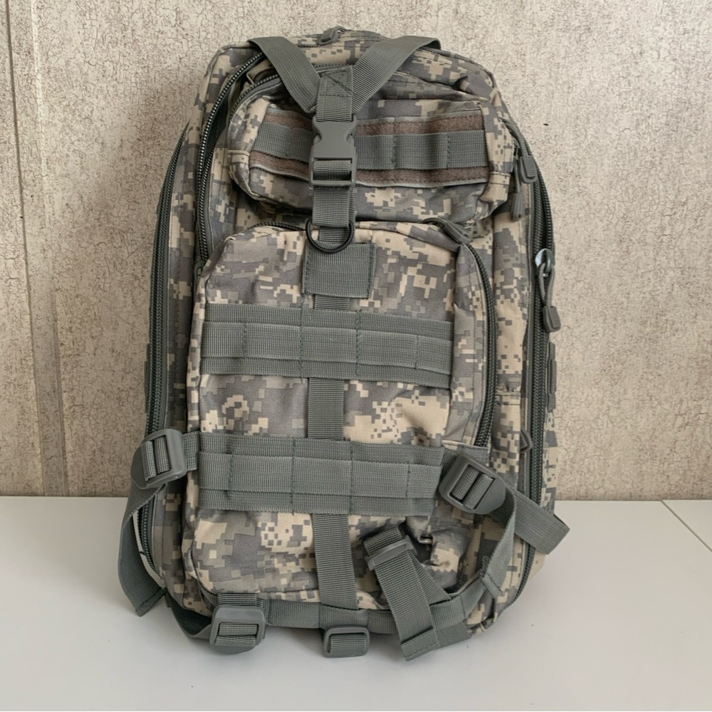 Fox Camouflage Tactical Multi pocket multi compartment Backpack Like New